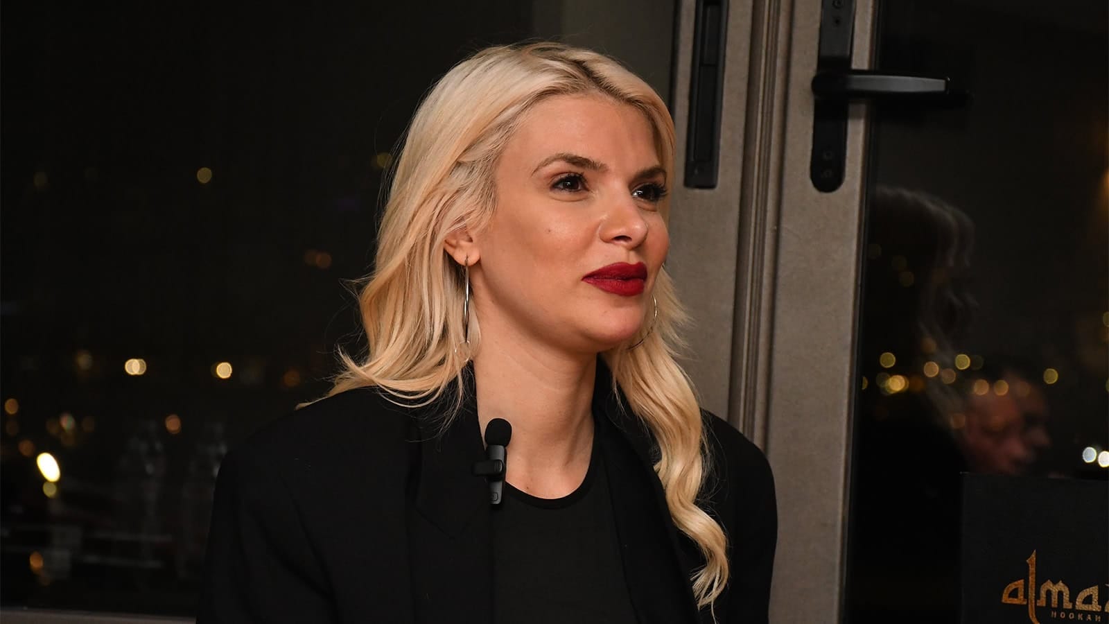Είμαι η Χριστιάνα Καρνέζη
